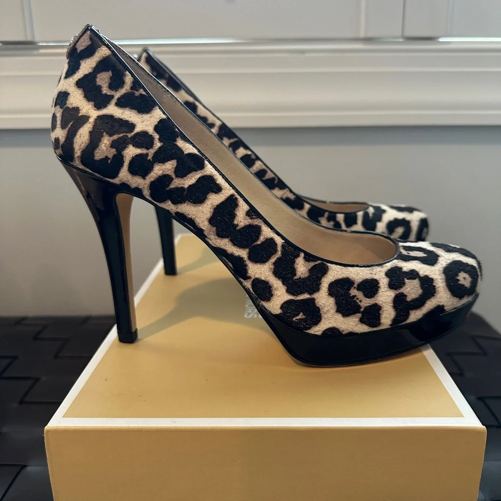 MICHAEL Michael Kors Black and White Leopard Print Pumps